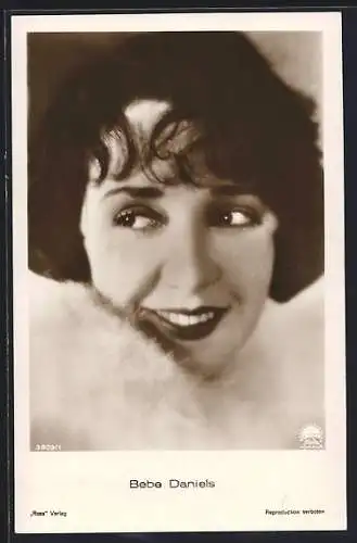 AK Schauspielerin Bebe Daniels mit Pelzkragen