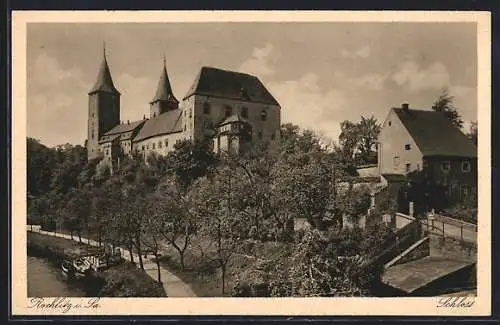 AK Rochlitz /Sa., Ortspartie mit Promenade am Wasser