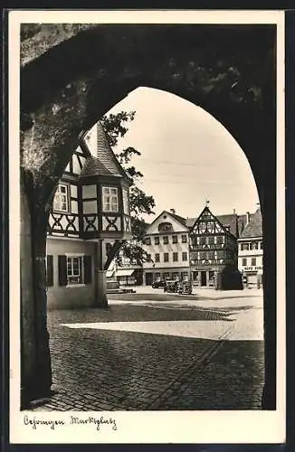 AK Öhringen, Marktplatz, Blick durch den Torbogen auf die Fachwerkhäuser