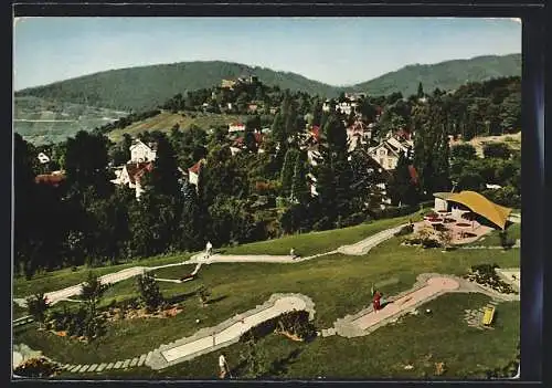 AK Badenweiler /Schwarzwald, Minigolfplatz mit Burgblick aus der Vogelschau