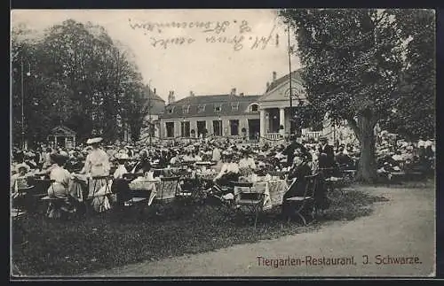 AK Hannover, Tiergarten-Restaurant v. J. Schwarze, Gäste im Gartenlokal