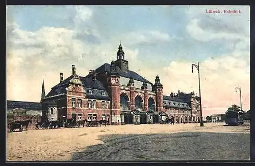 AK Lübeck, Der Bahnhof, Strassenbah und Kutschen