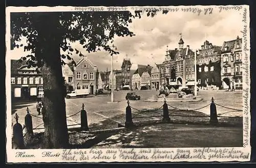 AK Husum / Nordsee, Markt mit Brunnen, Poller