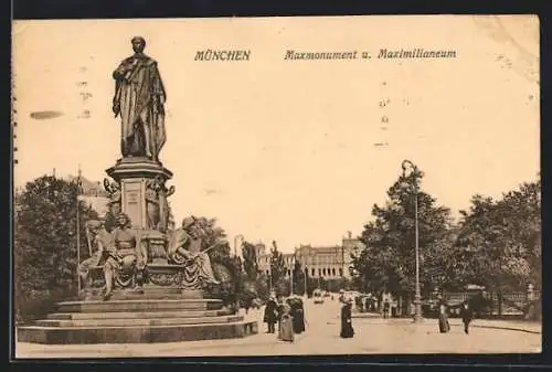 AK München, Max II. Monument und Blick auf Maximilianmuseum