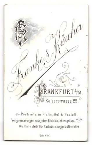 Fotografie Franke & Kärcher, Frankfurt a. M., Kaiserstrasse 29, Junge Frau im eleganten taillierten Kleid mit Blumen