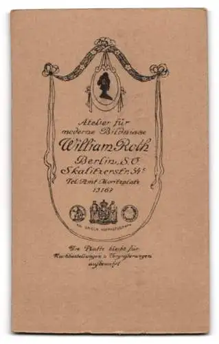 Fotografie William Roth, Berlin, Skalitzerstr. 54, Junges Mädchen mit Haarschleife und Halskette