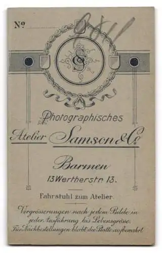 Fotografie Atelier Samson & Co., Barmen, Wertherstr. 13, Süsses Kleinkind auf einem Fell