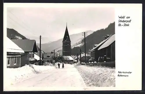 AK Wald am Schoberpass, Strassenpartie mit Blick zur Kirche, Ansicht im Winter