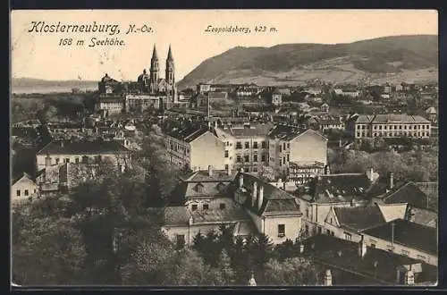 AK Klosterneuburg, Gesamtansicht mit Blick zum Leopoldsberg