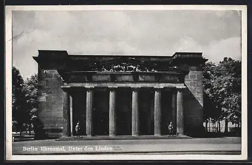 AK Berlin, Ehrenmal, Unter den Linden, Soldaten mit Gewehren