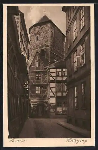 AK Hannover, Im Klostergang, Strassenpartie mit Turm