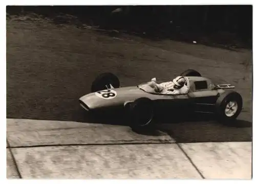 Fotografie unbekannter Fotograf und Ort, Rennfahrer Bernard Collomb auf Lotus Climax V8, Grosser Preis v. Deutschland