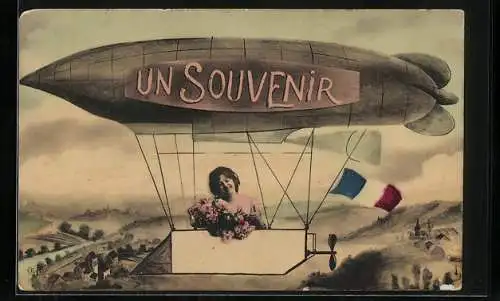 Foto-AK Junge Dame im Kulissenflugzeug über einer Landschaft, Französische Flagge