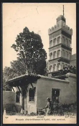 AK Alger, la mosquée Abd-er-Rhaman-el-Tcalbi, vue du côté nord est, un homme assis au premier plan