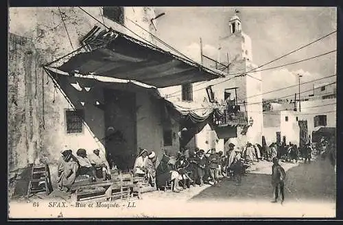 AK Sfax, Rue et Mosquée