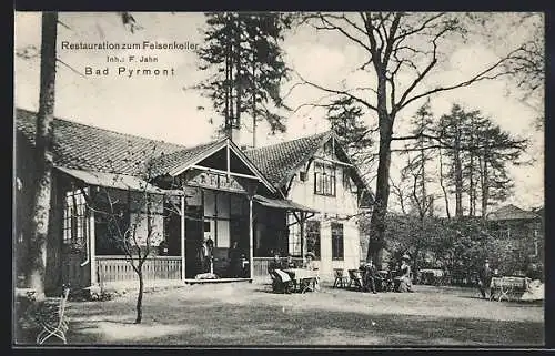 AK Bad Pyrmont, Gasthaus Restauration zum Felsenkeller F. Jahn, Gartenansicht