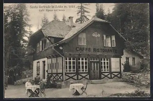 AK Santa Gertrude in Solda, Caffè Riposo nel bosco - Gebäude mit Gästen an Tischen vor dem Haus