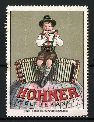 Reklamemarke Harmonika von Hohner sind weltbekannt, Knabe in Tracht auf einer Erdkugel sitzend