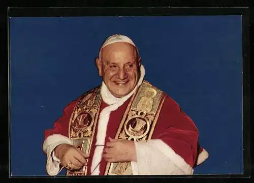 AK Papst Johannes XXIII. lächelt