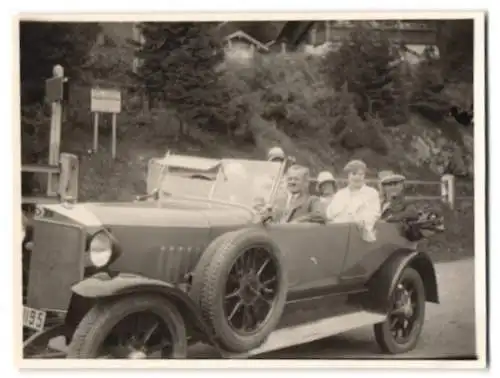 Fotografie Blessing, Kochel, Auto Cabriolet, Reisegesellschaft im offenen PKW