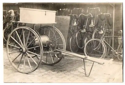 19 Fotografien Briwitzer & Friedländer Frankfurt / Main, Feuerwehr Löschschlauch Trommelwagen, Pumpenkarren, Mulde