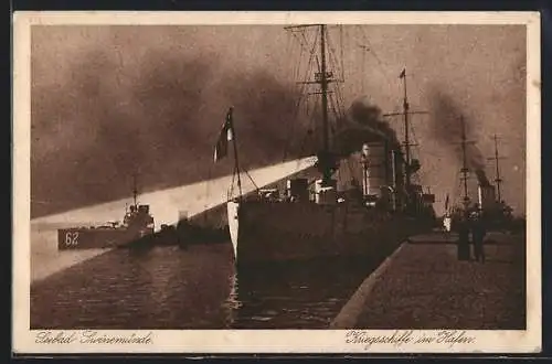 AK Swinemünde, Kriegsschiffe im Hafen