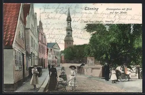 AK Tönning, Herrengraben mit Blick auf den Markt mit Passanten