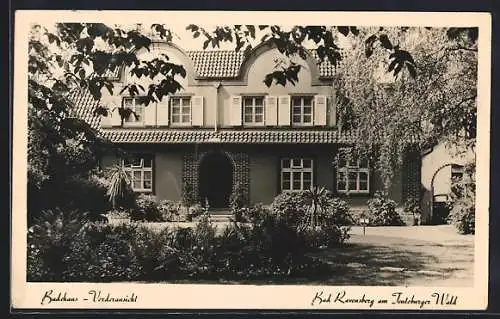 AK Bad Ravensberg, Badehaus, Vorderansicht mit Garten