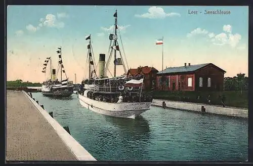 AK Leer / Ostfriesland, Dampfer in der Seeschleuse