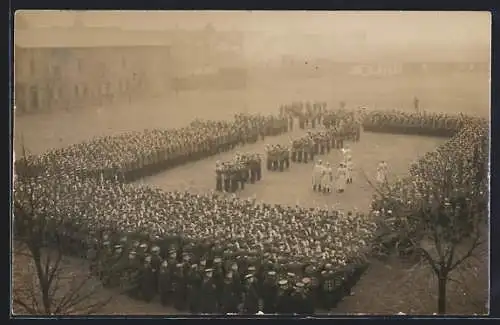 AK Neumünster, Mobilmachung 1914, Militärparade