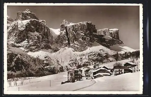 AK Colfosco /Dolomiti, Villaggio verso Gruppo di Sella