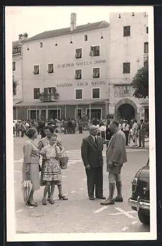 AK Bozen, Gasthof Goldener Stern mit Strassenpartie