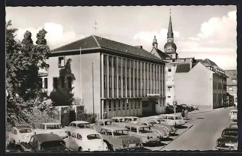 AK Werl /Westf., Strassenpartie mit Kirche, VW Käfer