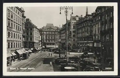 AK Wien, Neuer Markt mit Brunnen und Autos im Sonnenschein