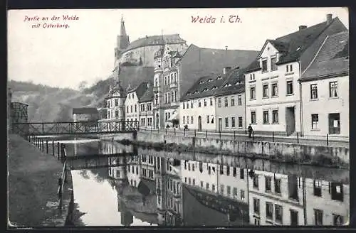 AK Weida / Thür., Strasse Am Wasser mit Osterburg