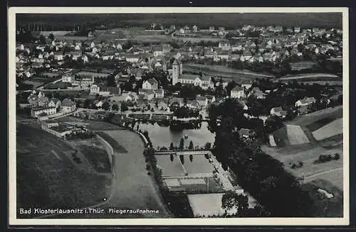 AK Bad Klosterlausnitz i. Thür., Fliegeraufnahme der Stadt mit Kirche