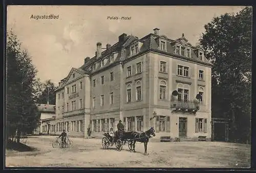 AK Augustusbad, Kutsche vor dem Palais-Hotel