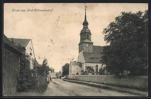 AK Gross-Dittmannsdorf, Strassenpartie an der Kirche