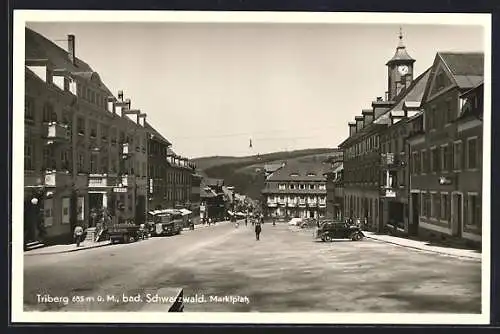 AK Triberg /Bad. Schwarzwald, Marktplatz mit Geschäften