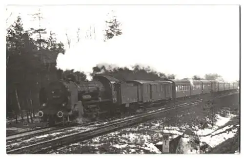 Fotografie Deutsche Reichsbahn DDR, Personenzug mit Dampflok, Lokomotive