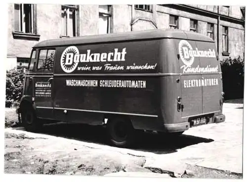 Fotografie unbekannter Fotograf, Ansicht Wien, Mercedes-Benz Bus L319, der österr. Bauknecht Handels Gesellschaft