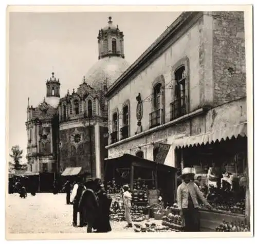 Fotografie Hugo Brehme, Mexico, Ansicht Guadalupe, El mercado del Templo del Pocito