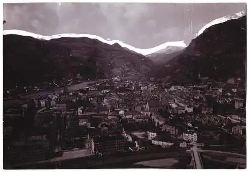 Fotografie unbekannter Fotograf, Ansicht Bozen, Blick auf die Stadt vom Virgel aus gesehen, mit Fotografen Retusche
