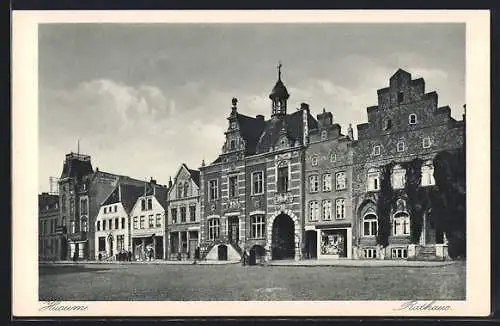 AK Husum / Nordsee, Rathaus von der Strasse aus