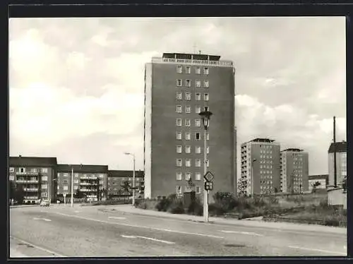 AK Gera-Bieblach, Juri-A.-Gagarin-Strasse mit Wohnhäusern