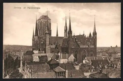 AK Danzig, St. Marienkirche im Stadtbild