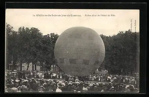 AK Château-du-Loir, Ballon place de l`Hôtel de Ville