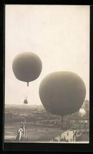 AK Zwei Heissluftballons beim Abflug
