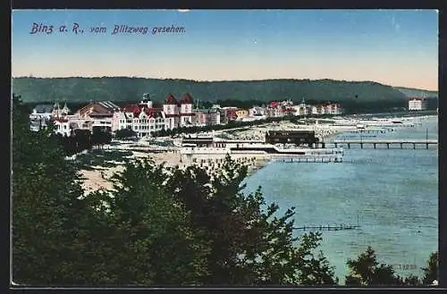 AK Binz a. Rügen, Strand und Seebrücke vom Blitzweg gesehen
