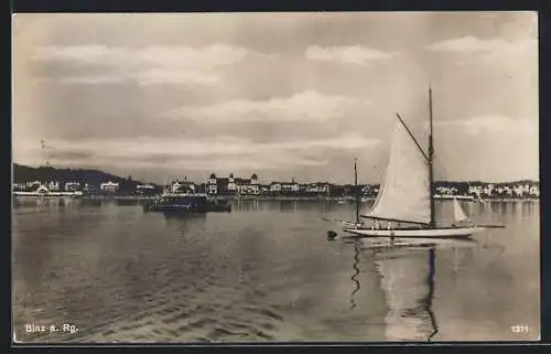 AK Binz a. Rg., Stadtansicht mit Segelboot